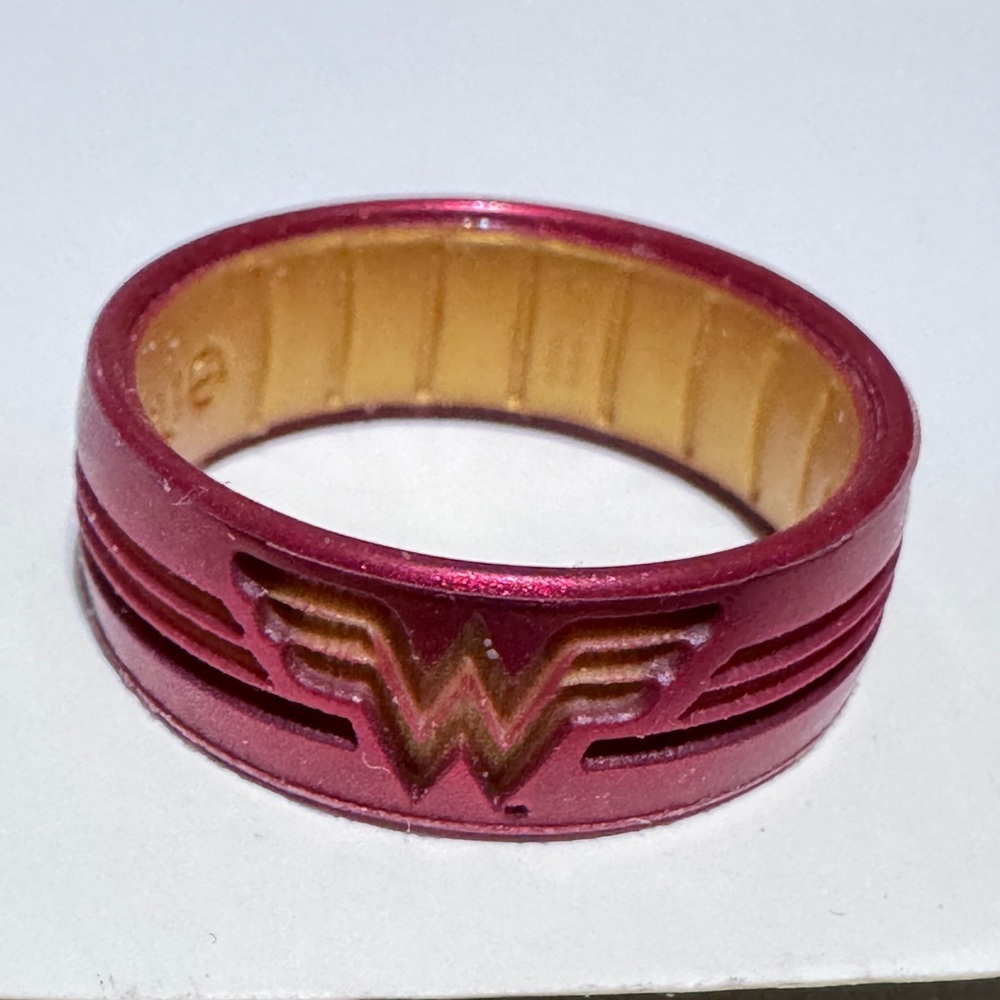 🦸‍♀️✨ Cool Enso x Wonder Woman Stretch Ring – Power Meets Style! ✨🦸‍♀️